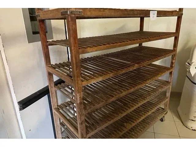 Mobiele houten broodkar - afbeelding 2 van  2