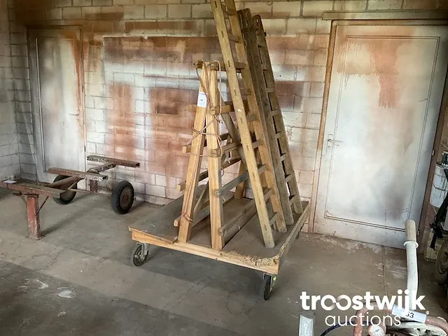 Mobiele houten raambok - afbeelding 1 van  3