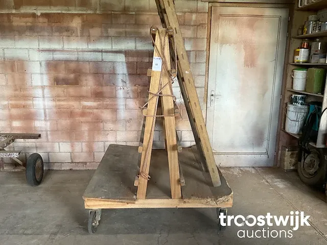 Mobiele houten raambok - afbeelding 2 van  3