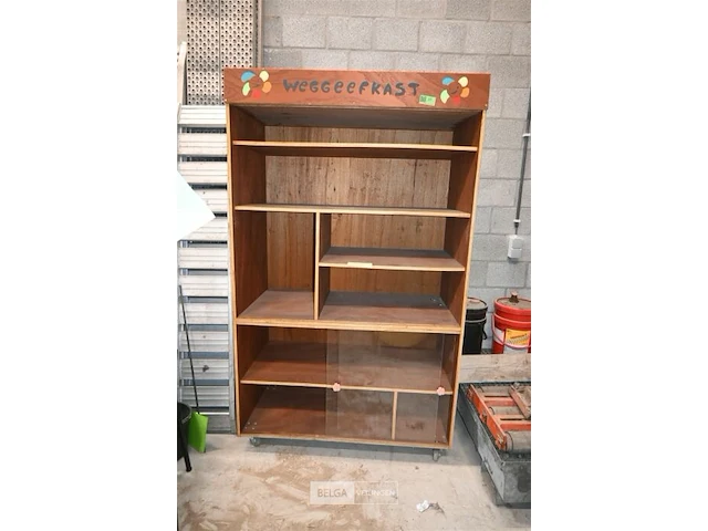 Mobiele houten "weggeefkast" - afbeelding 1 van  6