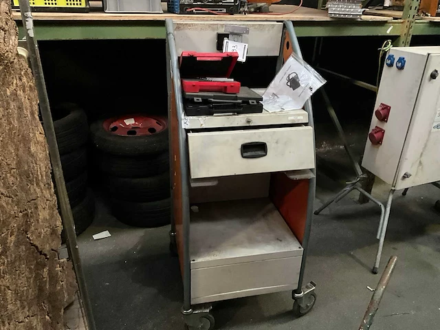 Mobiele kast voor meet apparaat - afbeelding 1 van  4