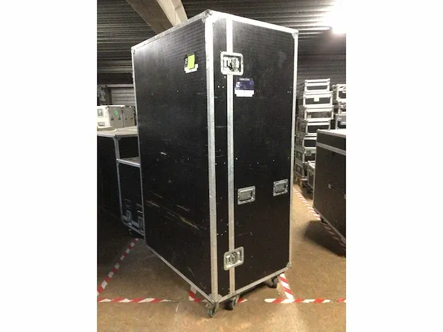 Mobiele keuken flightcase kit - garderobe voorraad planken - afbeelding 3 van  3