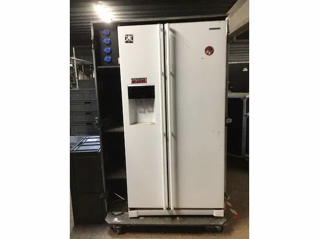 Mobiele keuken flightcase kit - koelkast met vriesvak - amerikaanse koelkast - water- en ijsdispenser - afbeelding 1 van  4
