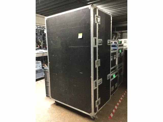 Mobiele keuken flightcase kit - koelkast met vriesvak - amerikaanse koelkast - water- en ijsdispenser - afbeelding 3 van  4