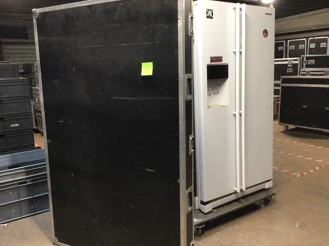 Mobiele keuken flightcase kit - koelkast met vriesvak - amerikaanse koelkast - water- en ijsdispenser - afbeelding 4 van  4