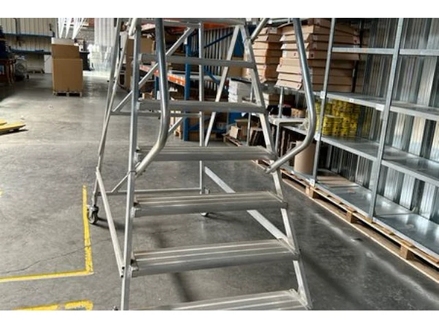 Mobiele ladder met platform verma - afbeelding 2 van  5