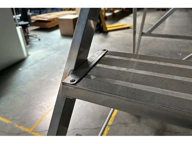Mobiele ladder met platform verma - afbeelding 3 van  5