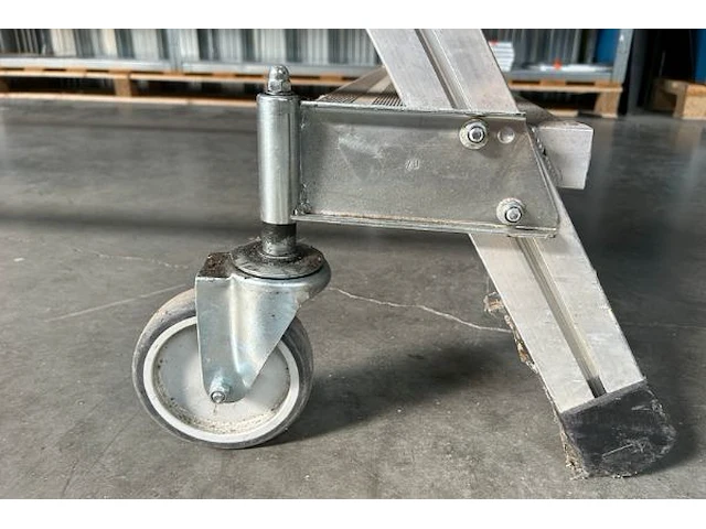 Mobiele ladder met platform verma - afbeelding 4 van  5