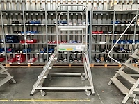 Mobiele ladder met platform - afbeelding 1 van  5