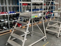 Mobiele ladder met platform - afbeelding 2 van  5