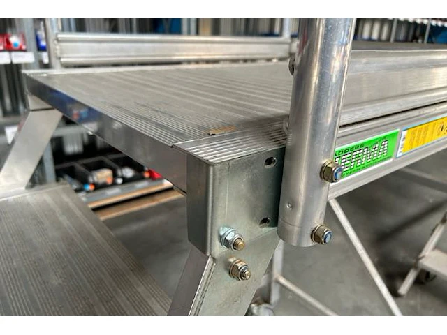 Mobiele ladder met platform - afbeelding 3 van  5