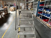 Mobiele ladder met platform - afbeelding 2 van  5