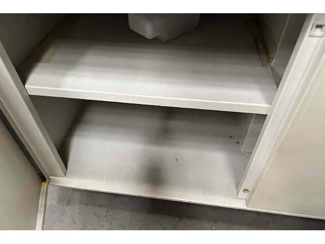 Mobiele metalen kast - afbeelding 3 van  3