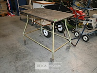 Mobiele metalen tafel - afbeelding 1 van  5