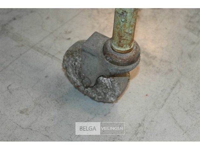 Mobiele metalen tafel - afbeelding 5 van  5