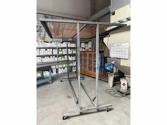 Mobiele poederlakkarren (4x) - afbeelding 2 van  2