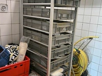 Mobiele rek met 10 plastiek bakken - afbeelding 2 van  3