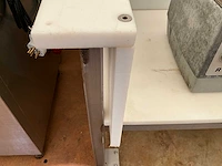 Mobiele rvs werktafel - afbeelding 2 van  3