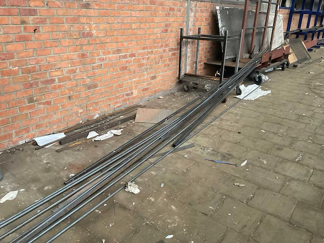 Mobiele stalen raambok - afbeelding 7 van  7