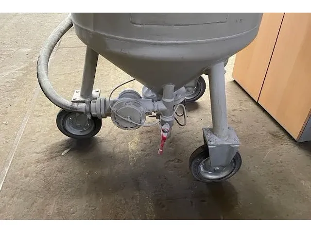 Mobiele straaltechniek zandstraalmachine - afbeelding 7 van  10