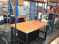 Mobiele tafel met houten blad - afbeelding 1 van  7