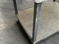 Mobiele tafel met inhoud - afbeelding 3 van  3