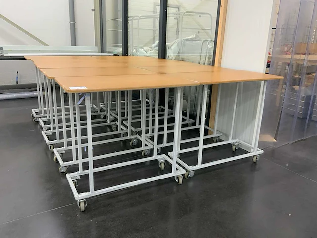 Mobiele tafels (10x) - afbeelding 1 van  3