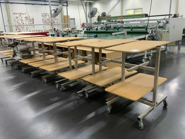 Mobiele tafels (10x) - afbeelding 1 van  4