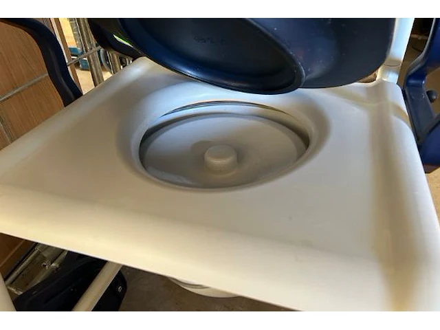 Mobiele toiletstoel - afbeelding 4 van  4