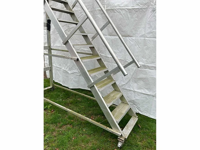 Mobiele trap - aluminium - afbeelding 3 van  8