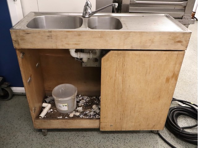 Mobiele wastafel - afbeelding 1 van  3