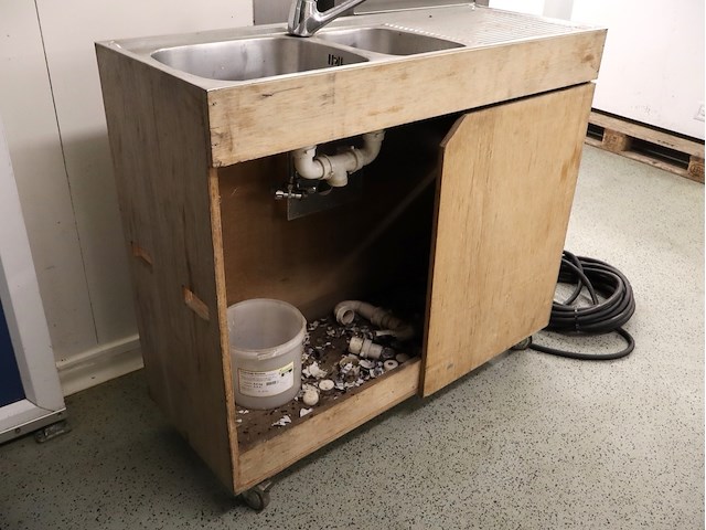 Mobiele wastafel - afbeelding 3 van  3