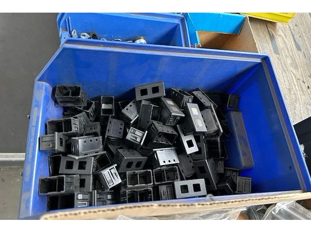 Mobiele werktafel en inhoud - afbeelding 2 van  10