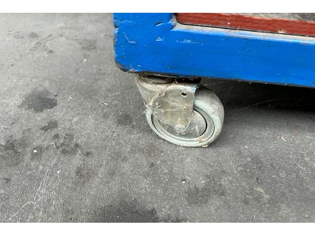 Mobiele werktafel en inhoud - afbeelding 5 van  10