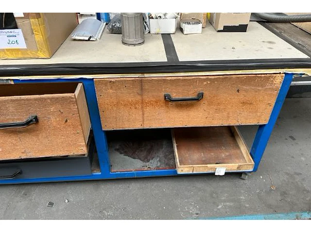 Mobiele werktafel en inhoud - afbeelding 7 van  10