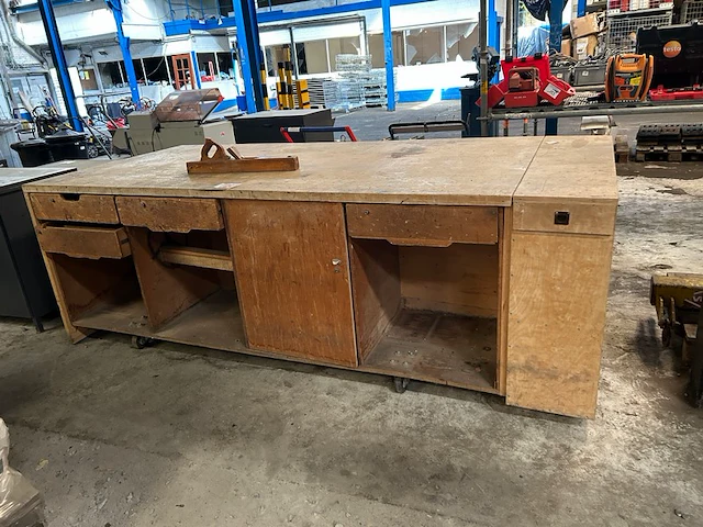 Mobiele werktafel met inhoud - afbeelding 1 van  11