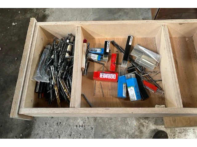 Mobiele werktafel met inhoud - afbeelding 4 van  11