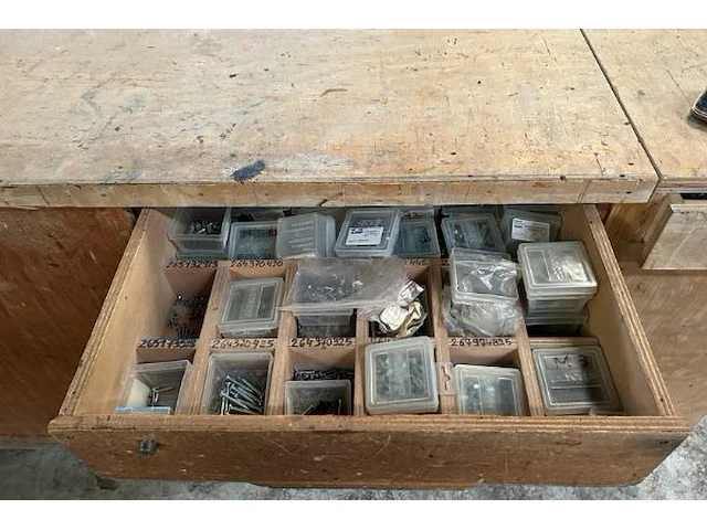 Mobiele werktafel met inhoud - afbeelding 5 van  11