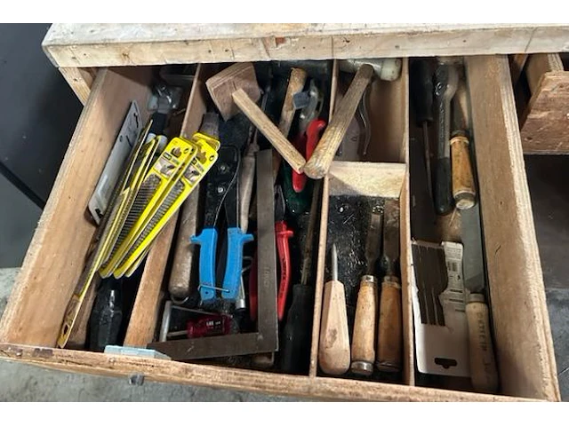 Mobiele werktafel met inhoud - afbeelding 8 van  11