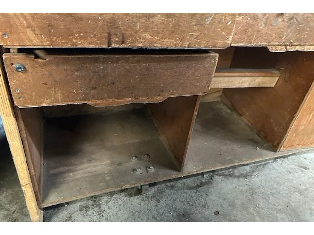 Mobiele werktafel met inhoud - afbeelding 11 van  11