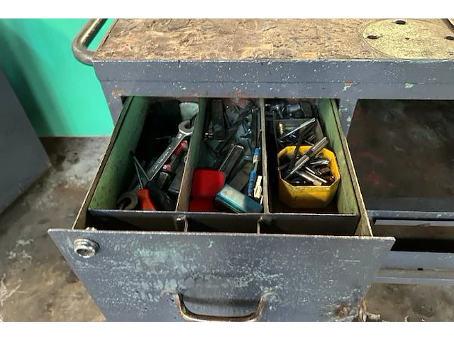 Mobiele werktafel met inhoud - afbeelding 4 van  6