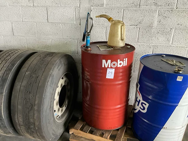 Mobil 5w30 olievat - afbeelding 1 van  3