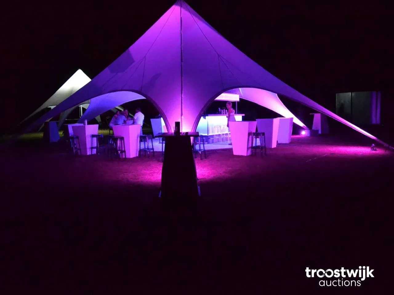 Mobile party café, professionele printers, aannemersmaterialen, hoogwerker en rollend materieel