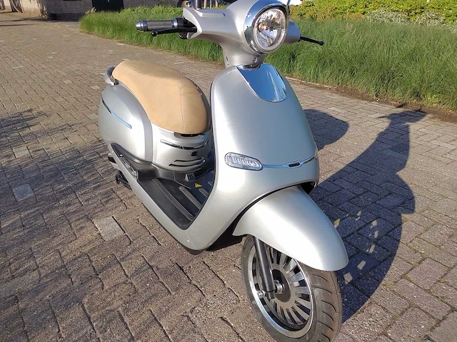 Moden - e-cruise f10 - e-scooter - afbeelding 8 van  13