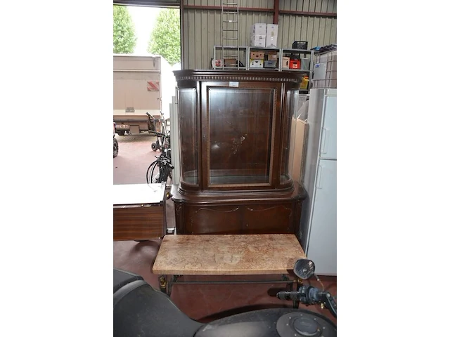 Modern rek 4 leggers afm. 100x36x136, vitrinekast 2 deuren 1 glazen deur afm. 100x44x180, verrijdbaar tv meubel afm. 70x52x70, salontafel houten blad metalen onderstel afm. 113x48x48 - afbeelding 1 van  9