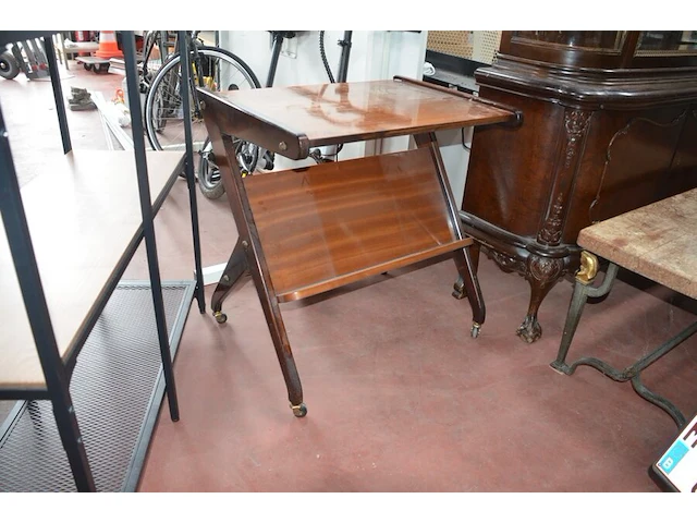 Modern rek 4 leggers afm. 100x36x136, vitrinekast 2 deuren 1 glazen deur afm. 100x44x180, verrijdbaar tv meubel afm. 70x52x70, salontafel houten blad metalen onderstel afm. 113x48x48 - afbeelding 7 van  9
