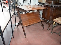 Modern rek 4 leggers afm. 100x36x136, vitrinekast 2 deuren 1 glazen deur afm. 100x44x180, verrijdbaar tv meubel afm. 70x52x70, salontafel houten blad metalen onderstel afm. 113x48x48 - afbeelding 7 van  9