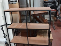 Modern rek 4 leggers afm. 100x36x136, vitrinekast 2 deuren 1 glazen deur afm. 100x44x180, verrijdbaar tv meubel afm. 70x52x70, salontafel houten blad metalen onderstel afm. 113x48x48 - afbeelding 8 van  9