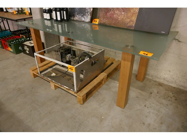Moderne eetkamertafel met glazen blad - afbeelding 1 van  3