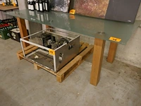 Moderne eetkamertafel met glazen blad - afbeelding 1 van  3